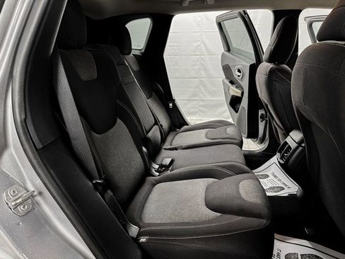 Used 2018 Jeep Cherokee Latitude image 10