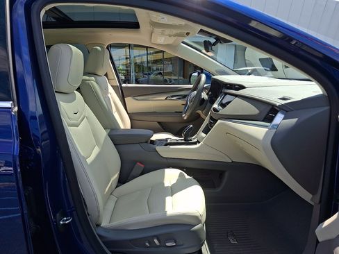 Certified 2023 Cadillac XT5 Premium Luxury w/ Technology Package AWD/4WD image 21