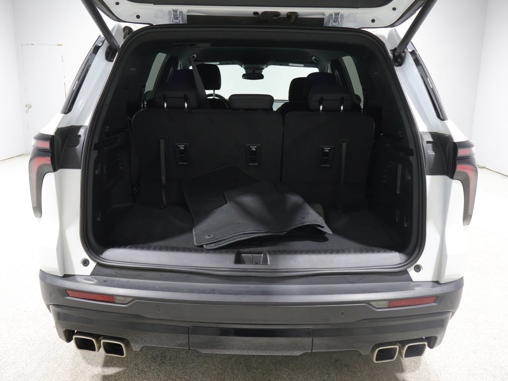 Used 2024 Chevrolet Traverse LT w/ Midnight/Sport Edition AWD/4WD image 19