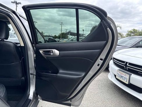 Used 2017 Lexus CT 200h FWD image 19