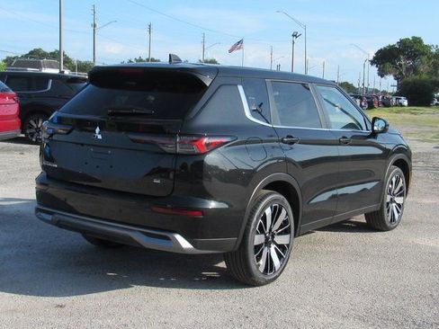 New 2025 Mitsubishi Outlander SE FWD image 3