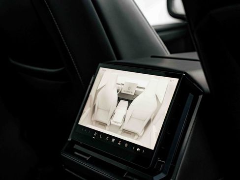 Used 2024 Tesla Cybertruck AWD Crew Cab image 23