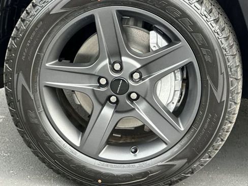 New 2026 Land Rover Defender 110 X-Dynamic SE image 24