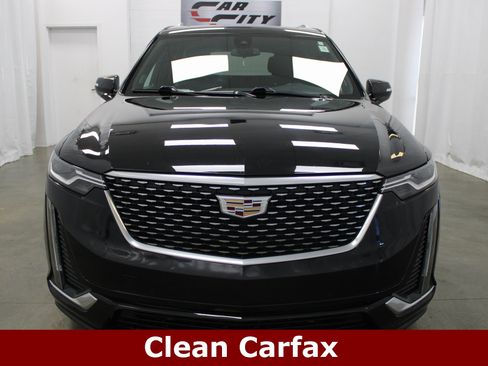 Used 2023 Cadillac XT6 Premium Luxury image 2