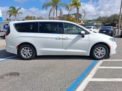 Used 2023 Chrysler Pacifica Touring-L