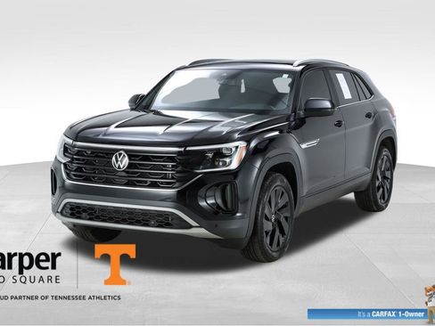 Used 2025 Volkswagen Atlas Cross Sport SE w/ Panoramic Sunroof Package image 1