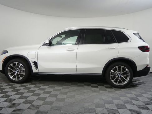 Used 2026 BMW X5 xDrive50e image 6