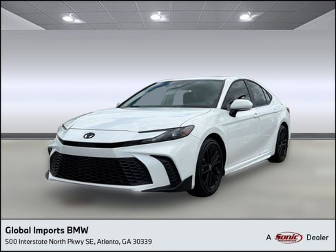 Used 2025 Toyota Camry SE w/ Multimedia Upgrade Package FWD image 1
