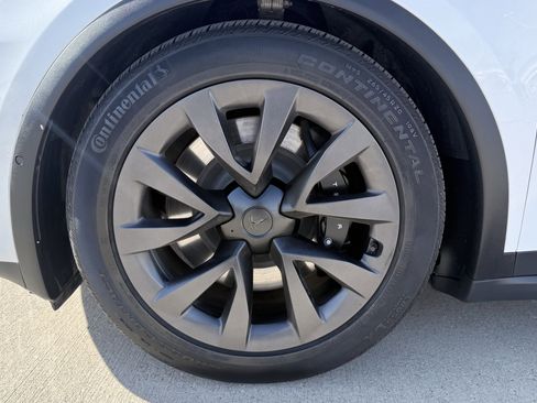 Used 2023 Tesla Model X Plaid image 17