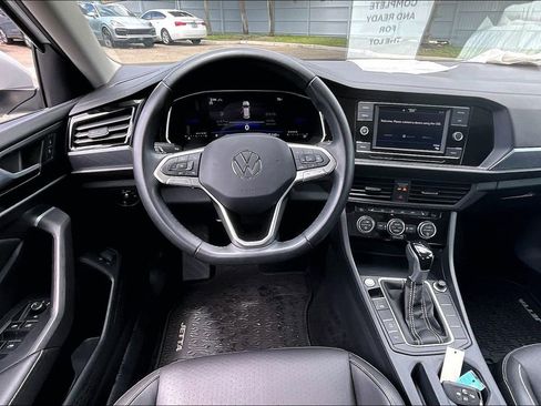 Certified 2023 Volkswagen Jetta SE FWD image 19