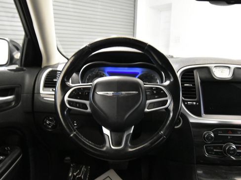 Used 2018 Chrysler 300 Touring L AWD/4WD image 20