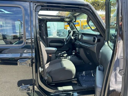 Used 2023 Jeep Wrangler Unlimited w/ Sun & Screen Package AWD/4WD image 33