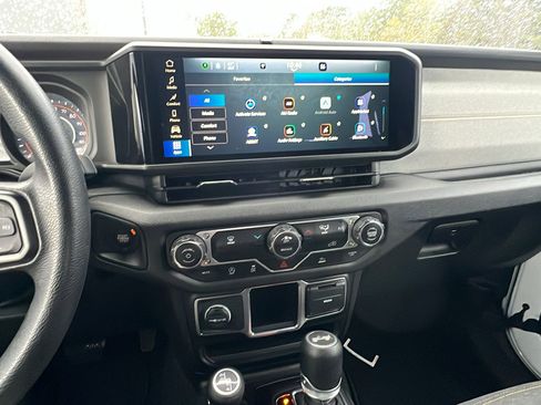 Used 2024 Jeep Wrangler Sport image 31