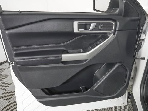 Used 2022 Ford Explorer XLT w/ Equipment Group 202A image 16