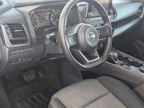 Used 2024 Nissan Rogue SV image 10