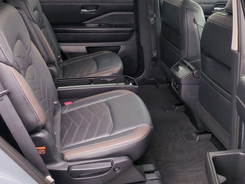 Used 2022 Nissan Pathfinder Platinum w/ Cargo Package image 19