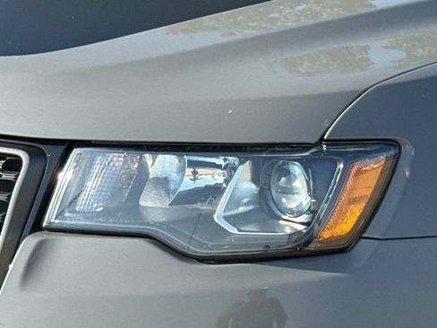 Used 2021 Jeep Grand Cherokee Trailhawk w/ Trailhawk Luxury Group AWD/4WD image 4