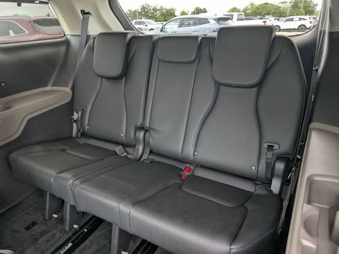 Certified 2025 Kia Carnival SX FWD image 20