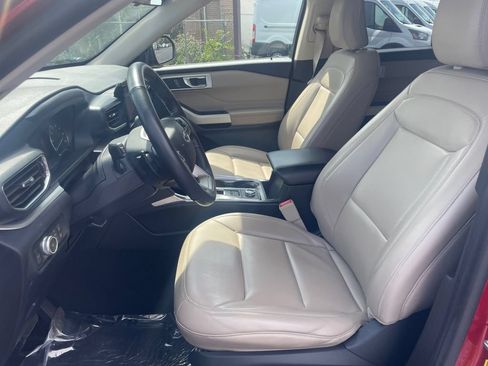 Certified 2021 Ford Explorer XLT w/ Equipment Group 202A AWD/4WD image 13