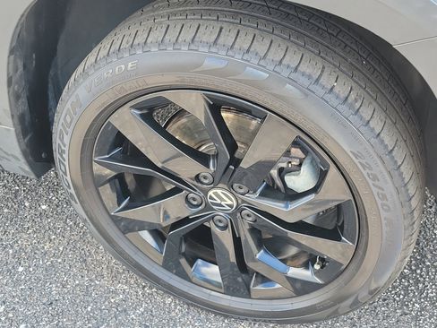 Used 2022 Volkswagen Taos SE AWD/4WD image 8