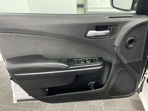 Used 2015 Dodge Charger SE w/ Popular Equipment Group image 11