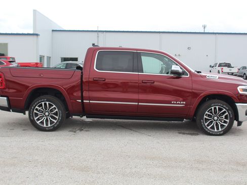 Used 2025 RAM 1500 Limited AWD/4WD image 4