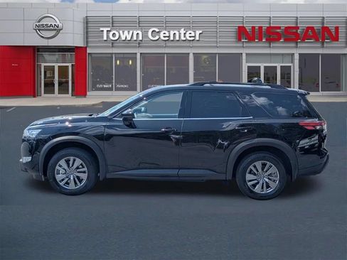 Certified 2025 Nissan Pathfinder SV w/ SV Premium Package FWD image 4