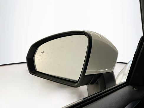 Used 2023 Volkswagen Taos SE image 16