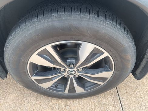 Used 2021 Nissan Murano S image 10