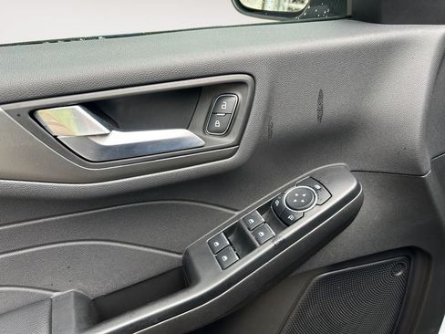 Used 2025 Ford Escape SE FWD image 21