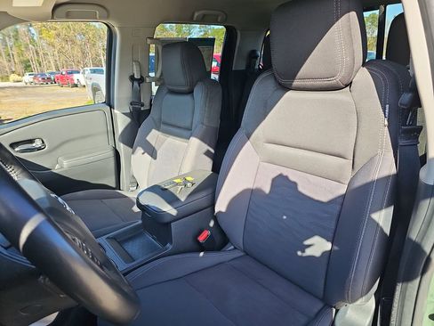 Used 2024 Nissan Frontier SV image 19