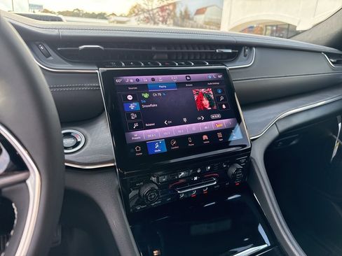 New 2025 Jeep Grand Cherokee Overland image 34