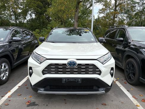 Used 2020 Toyota RAV4 XSE AWD/4WD image 2