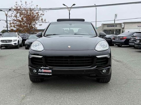 Used 2018 Porsche Cayenne Platinum Edition image 2