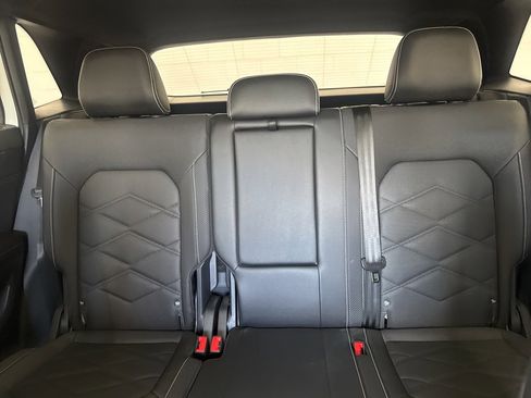 Used 2025 Volkswagen Atlas Cross Sport SE image 23