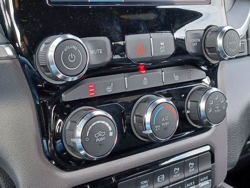 New 2026 RAM 2500 Big Horn AWD/4WD image 22