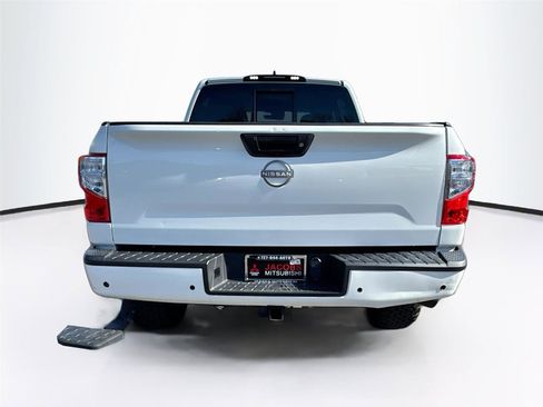 Used 2023 Nissan Titan SV w/ SV Convenience Package image 6
