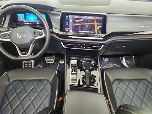 Used 2024 Volkswagen Atlas Cross Sport SEL Premium R-Line image 92