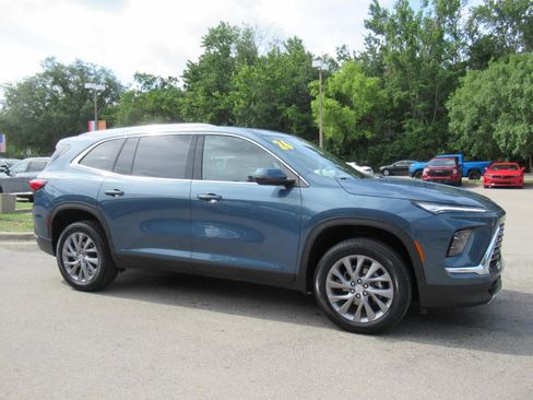 Used 2026 Buick Enclave Preferred FWD image 2