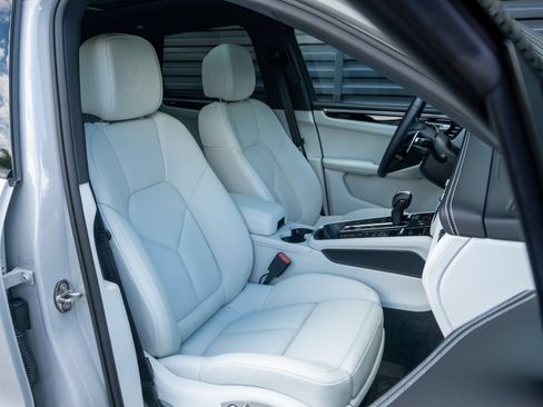 Certified 2023 Porsche Macan Turbo AWD/4WD image 42