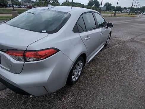 Used 2025 Toyota Corolla LE FWD image 5