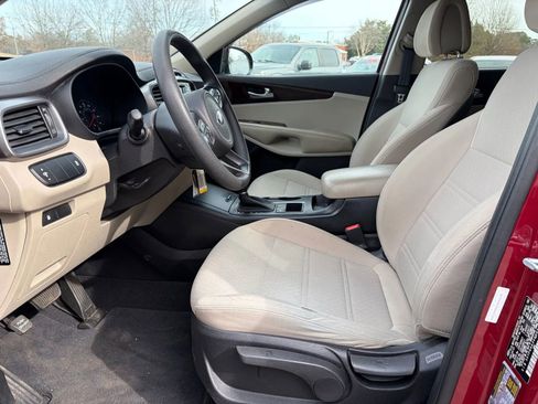Used 2016 Kia Sorento LX image 9