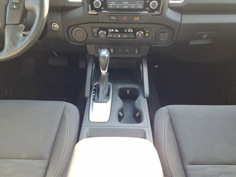 Used 2024 Nissan Frontier SV w/ SV Convenience Package image 16