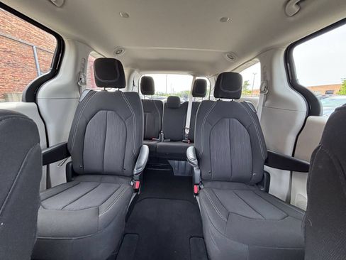 Used 2024 Chrysler Voyager LX FWD image 39