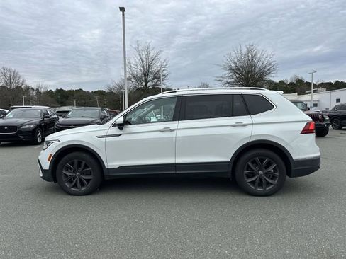 Used 2022 Volkswagen Tiguan SE image 2