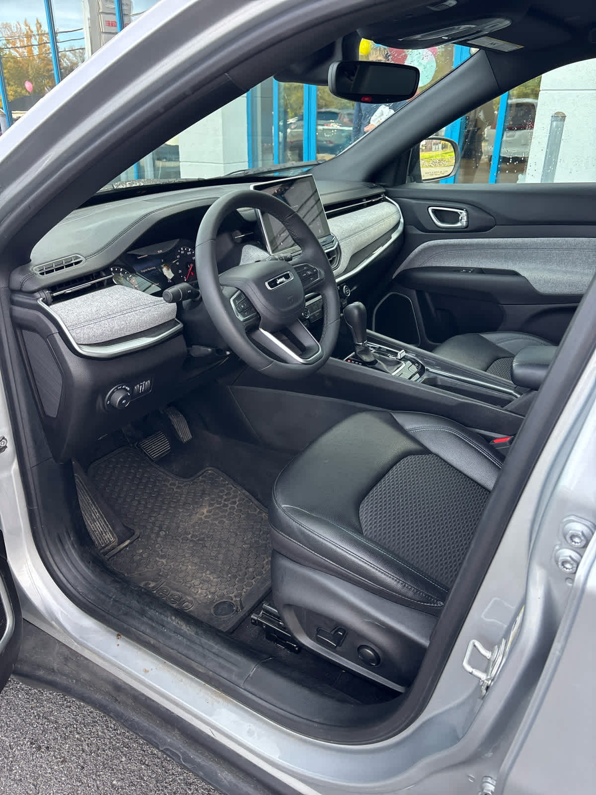 Used 2024 Jeep Compass Latitude w/ Convenience Group AWD/4WD image 8