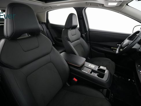 Used 2023 Nissan Ariya Premiere image 9