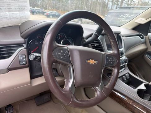 Used 2017 Chevrolet Suburban LT image 14