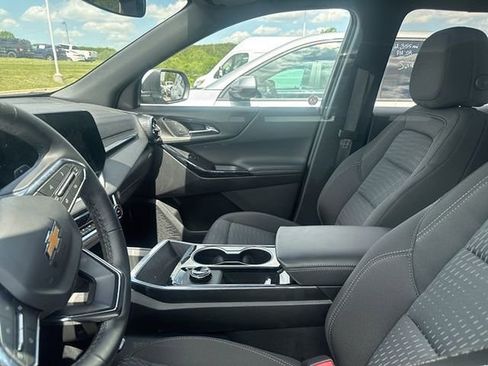 Used 2026 Chevrolet Equinox LT FWD image 8
