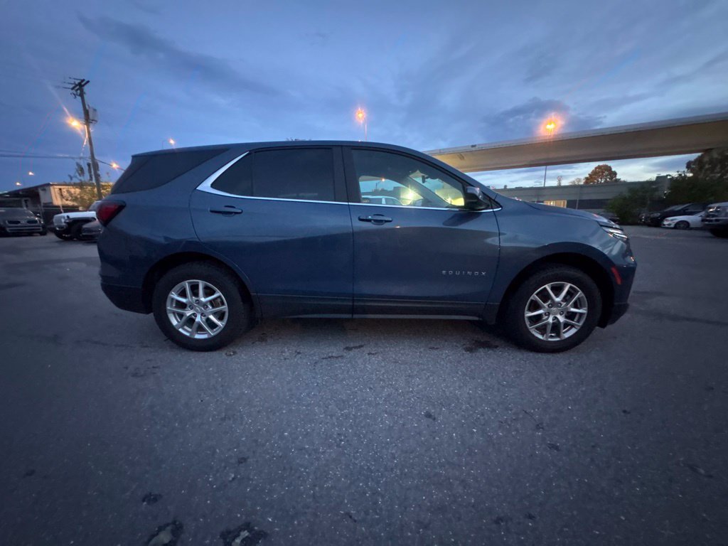 Used 2024 Chevrolet Equinox LT AWD/4WD image 2